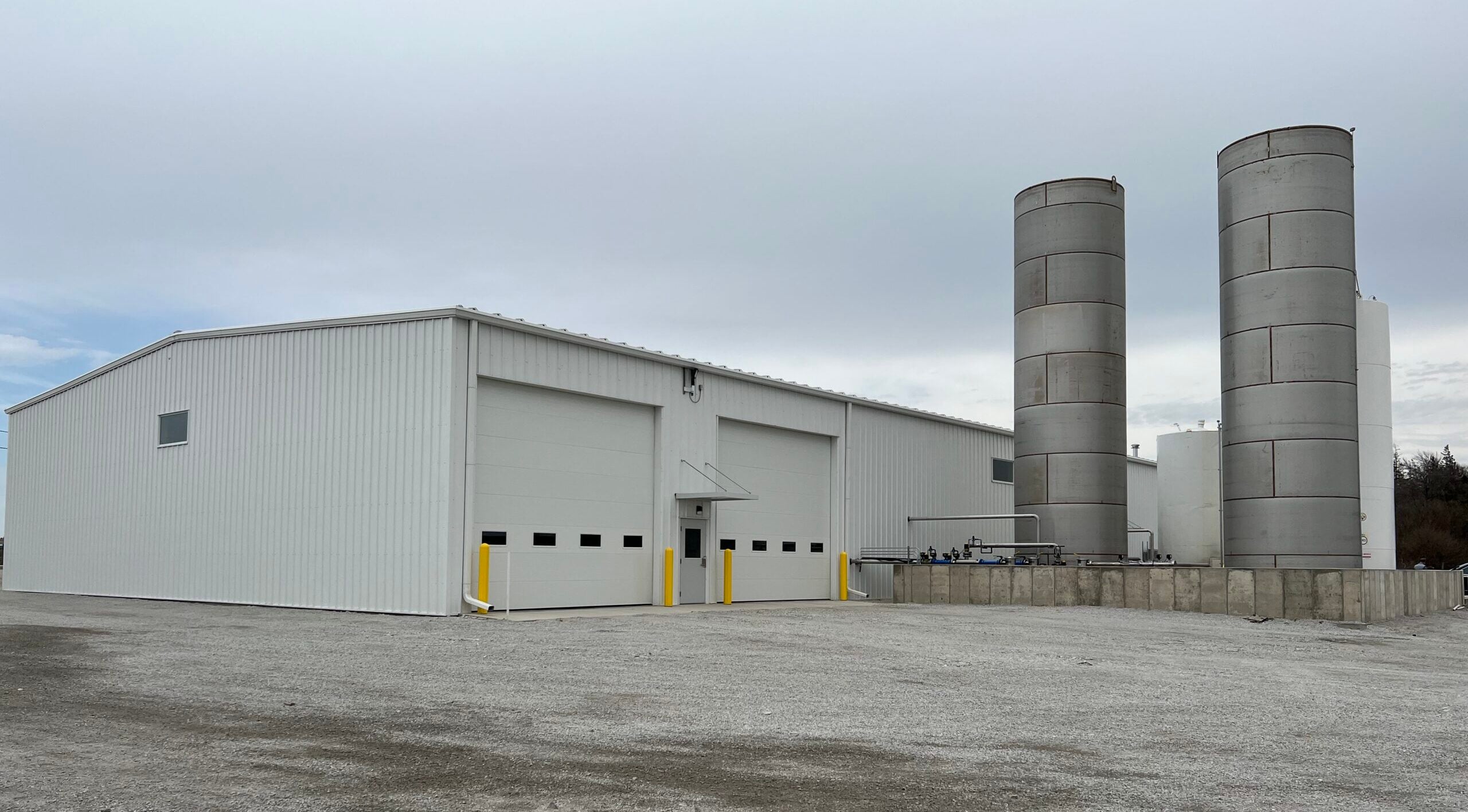 Liquid Fertilizer blending building in Iowa with 30,000 gallon UAN Tanks and load out areas