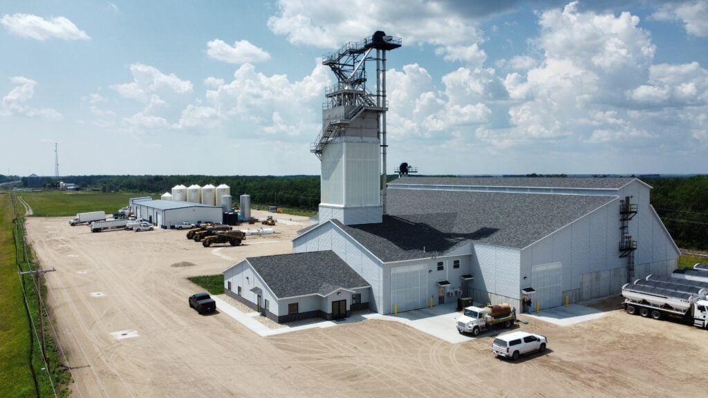 CHS Fertilizer bulk blending building by stueve construction with application equipment