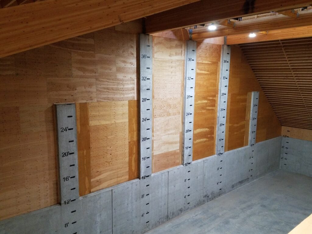 fertilizer storage bin with inventory markers