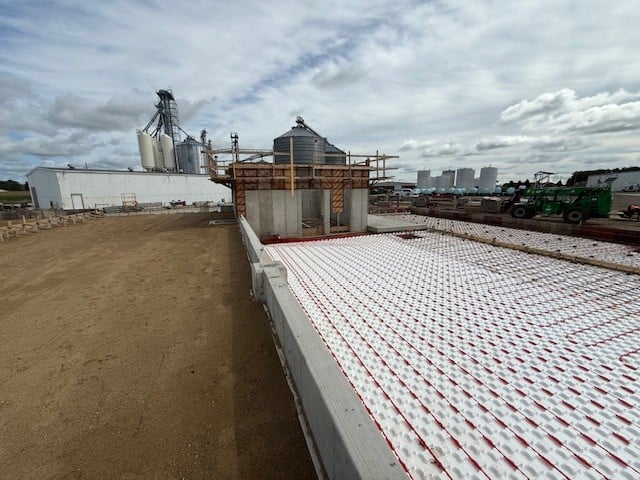 dry fertilizer floors are heated with a interlocking water tube systems on this new construction site