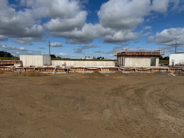 Site work and construction of a dry fertilizer storage building with concrete walls