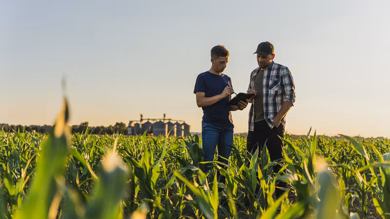 fertilizer storage and crop advisor with farmer